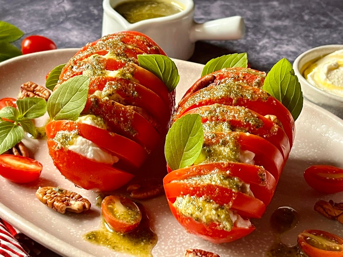 Salada caprese com pesto