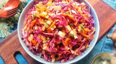 Salada colorida de repolho roxo