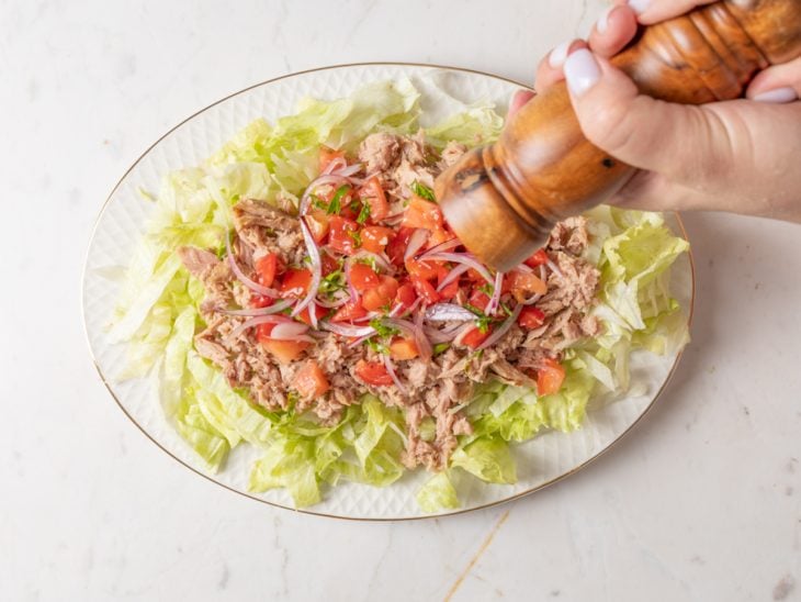 Salada temperada com pimenta-do-reino.