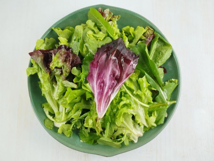 Mix de folhas temperado.