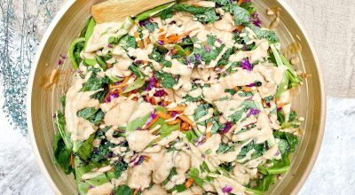 Salada com molho de amendoim