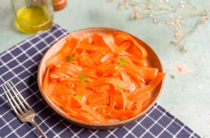 Salada crua de cenoura