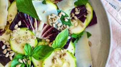 Salada de abobrinha com sementes de girassol