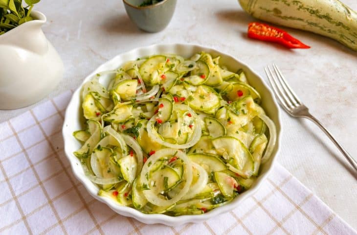 Salada de abobrinha crua