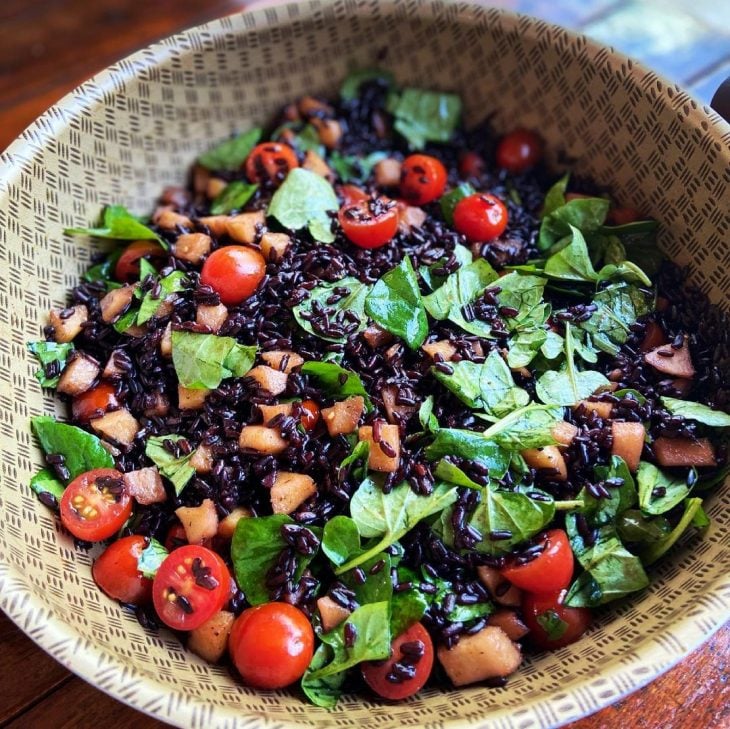 Salada de arroz negro