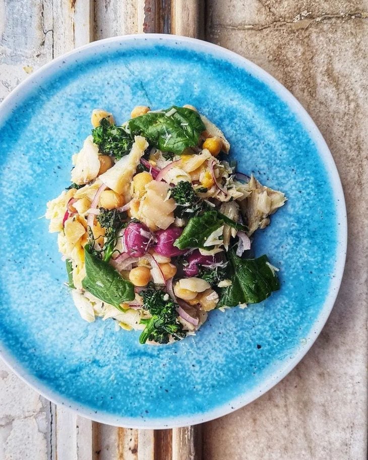 Salada de bacalhau com espinafre