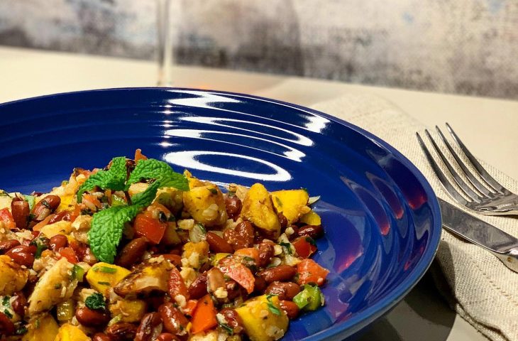 Salada de bacalhau com feijão vermelho