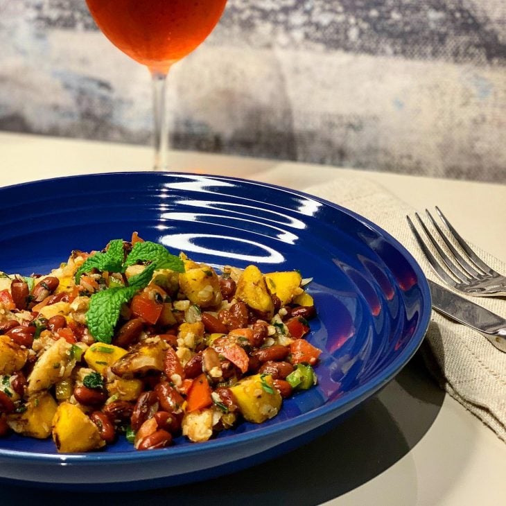 Salada de bacalhau com feijão vermelho