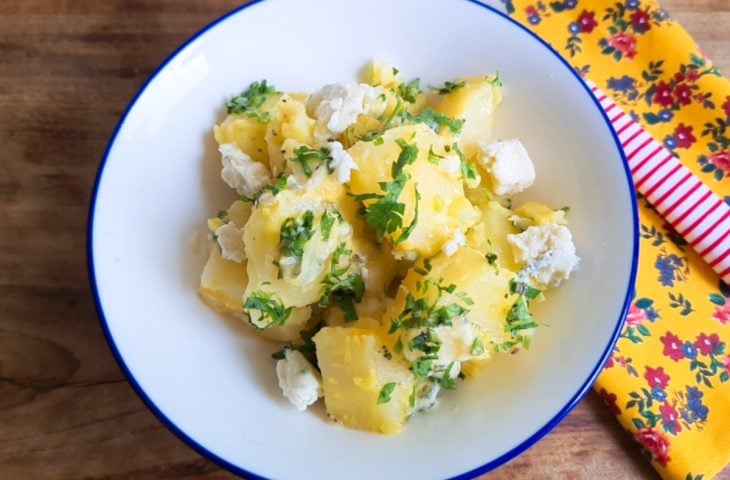 Salada de batata com gorgonzola