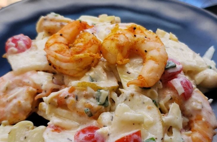 Salada de camarão com pera