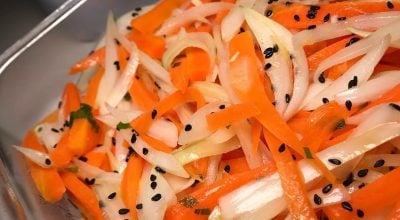 Salada de cenoura com cebola