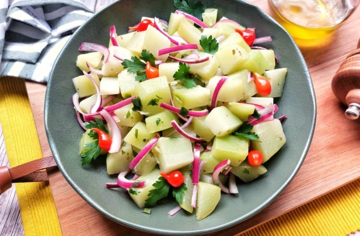 Salada de chuchu fácil