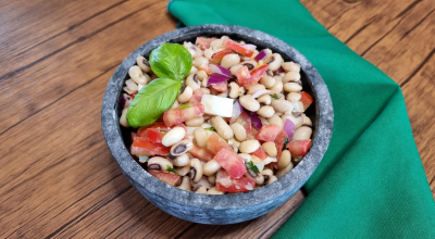Salada de feijão-fradinho com ovo