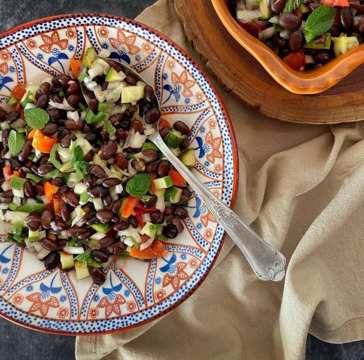 Salada de feijão-preto