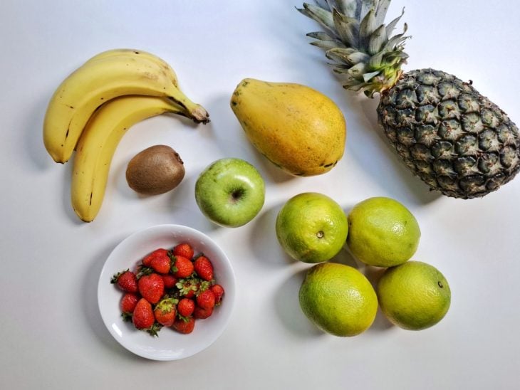 Ingredientes para a salada de frutas.