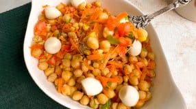 Salada de grão-de-bico à portuguesa