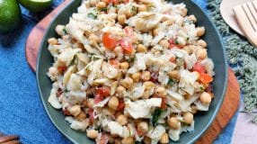 Salada de grão-de-bico com bacalhau