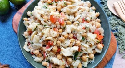 Salada de grão-de-bico com bacalhau