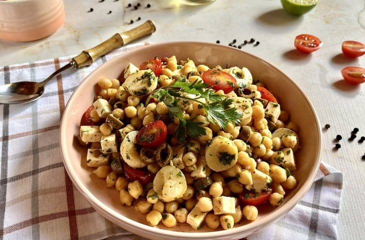 Salada de grão-de-bico com palmito