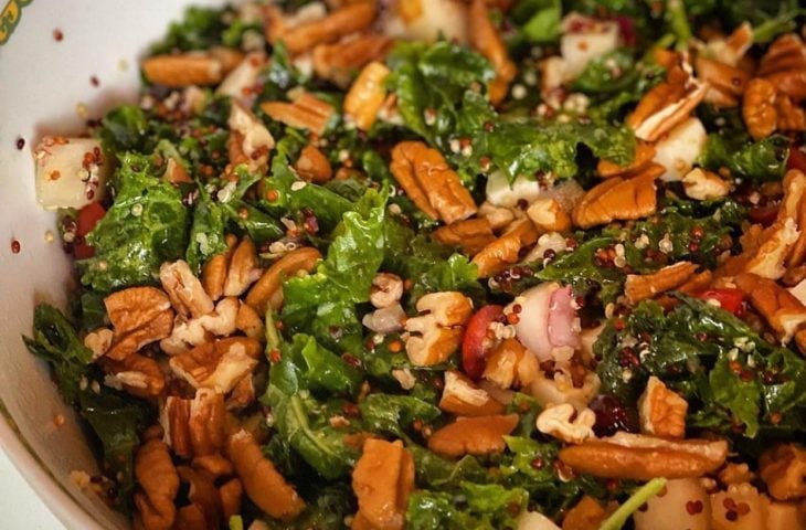 Salada de kale e quinoa