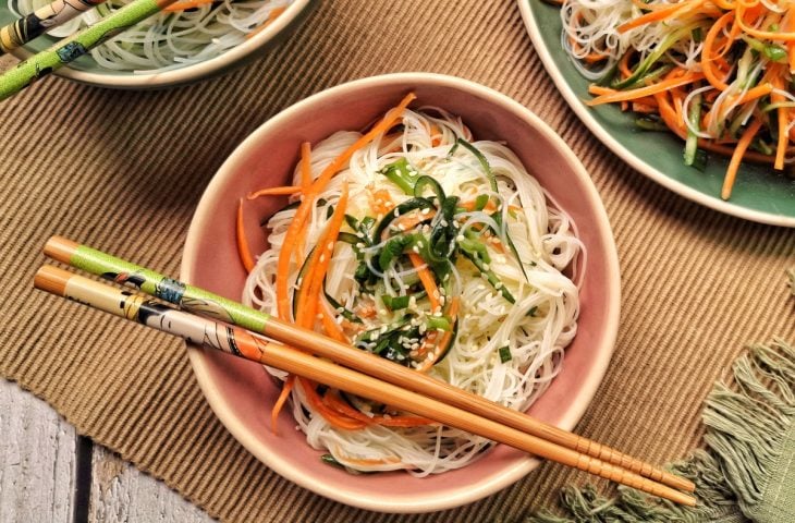 Salada de legumes com bifum