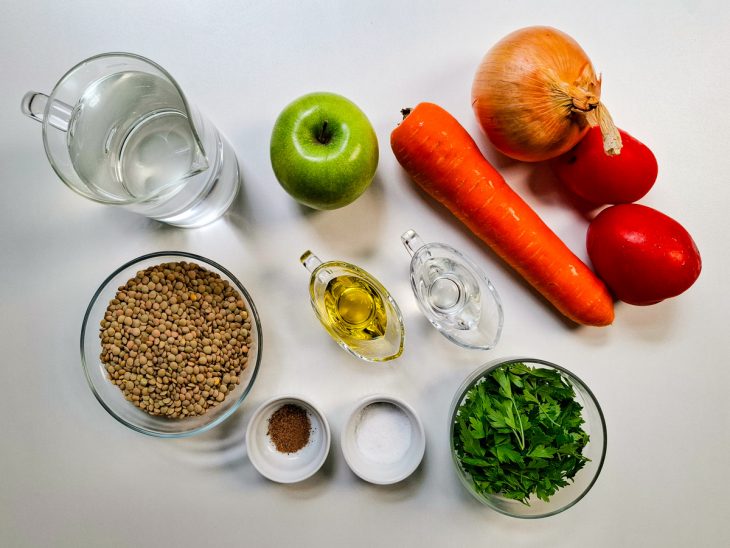 Ingredientes reunidos na bancada.