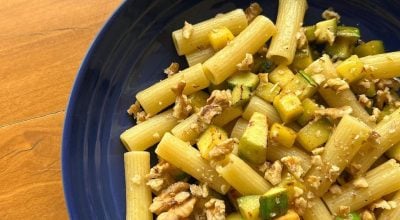 Salada de macarrão com abobrinha