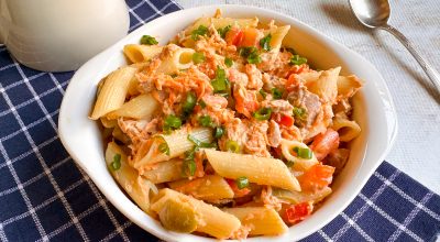 Salada de macarrão com atum