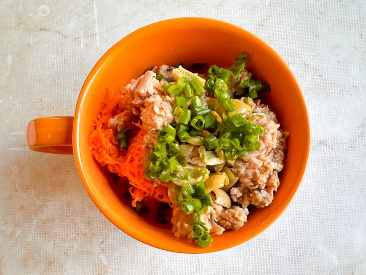 Ingredientes todos reunidos em tigela grande.