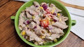 Salada de macarrão com atum light