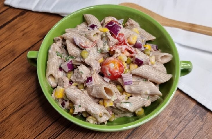 Salada de macarrão com atum light