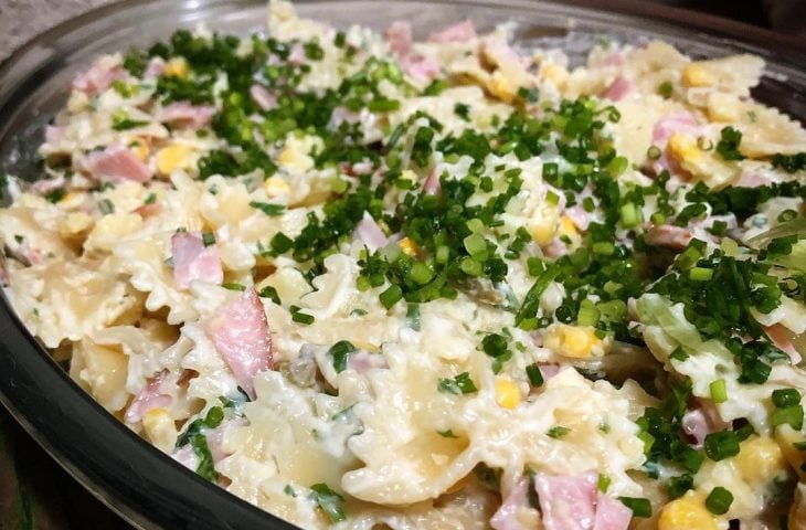 Salada de macarrão de verão