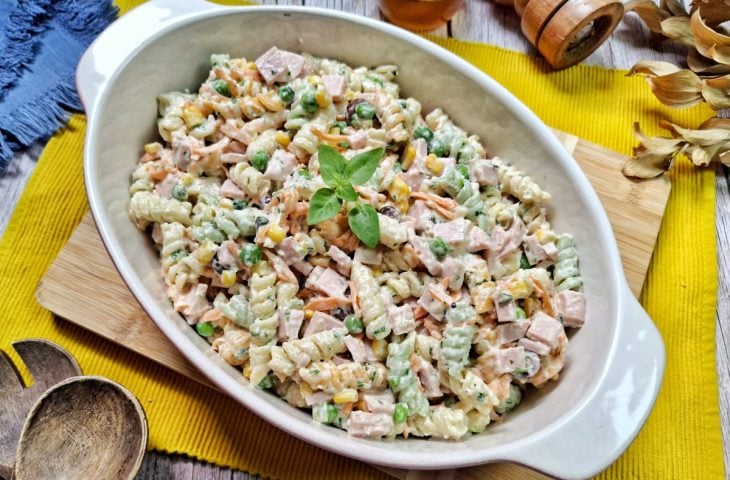 Salada de macarrão fácil e rápida