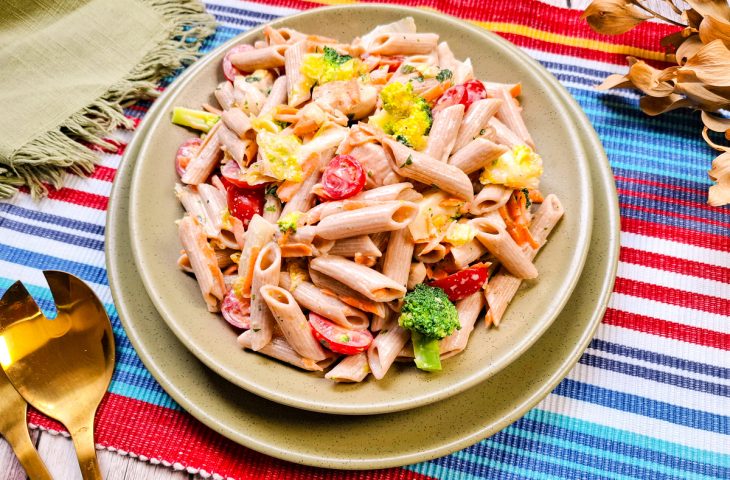 Salada de macarrão fit