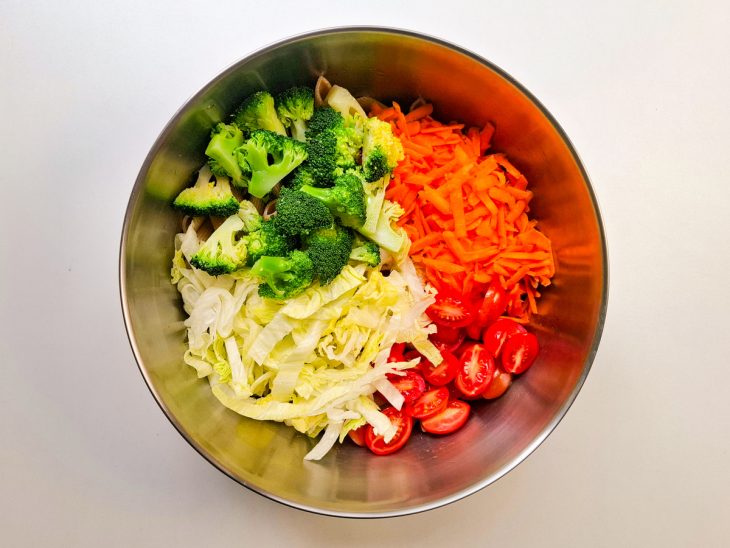 Tigela com todos os ingredientes juntos.