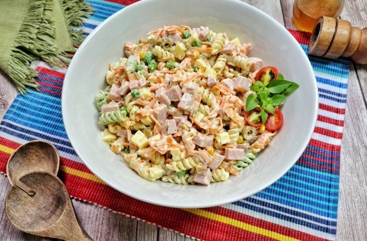 Salada de macarrão parafuso