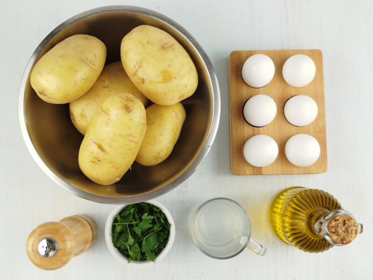 Ingredientes reunidos na bancada.