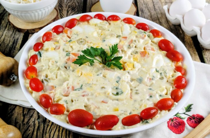 Salada de maionese simples com batata e cenoura