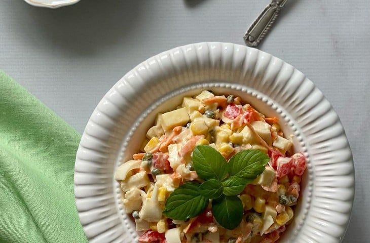 Salada de palmito com molho de iogurte e mostarda dijon