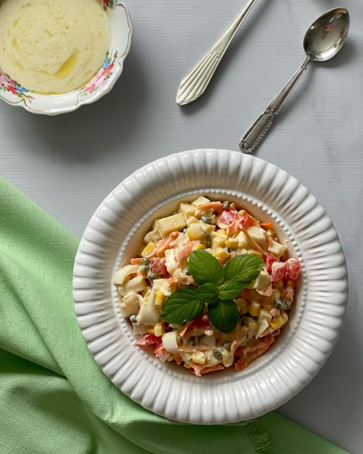 Salada de palmito com molho de iogurte e mostarda dijon