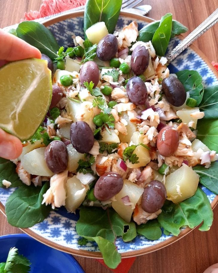 Salada de peixe com batatas