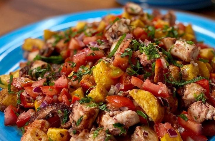 Salada de polvo com mandioquinha