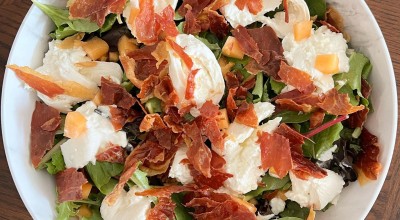 Salada de presunto crocante
