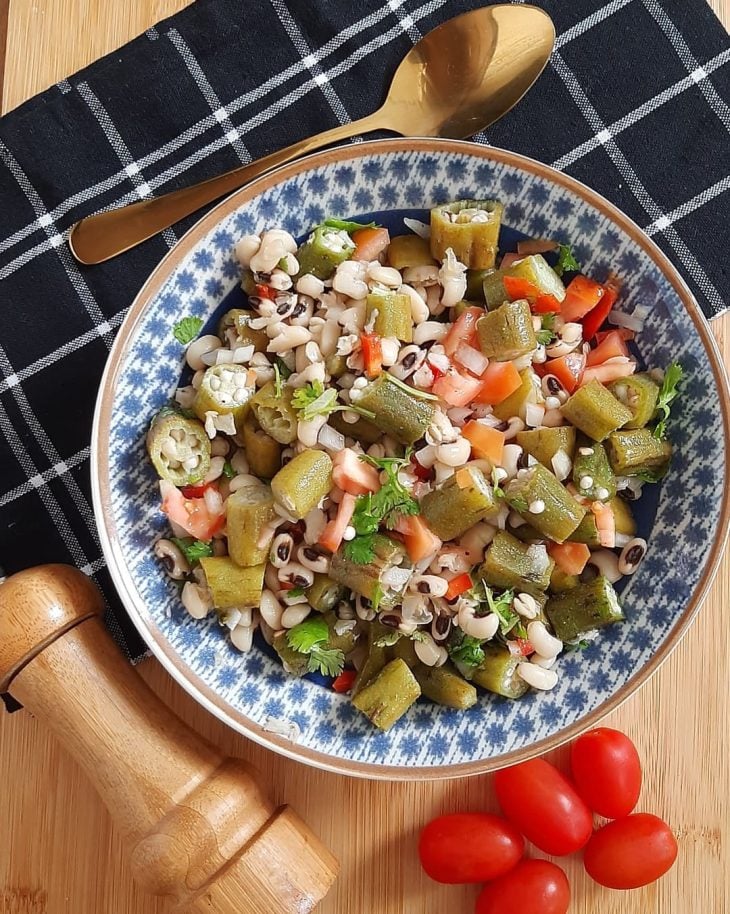 Salada de quiabo com feijão fradinho