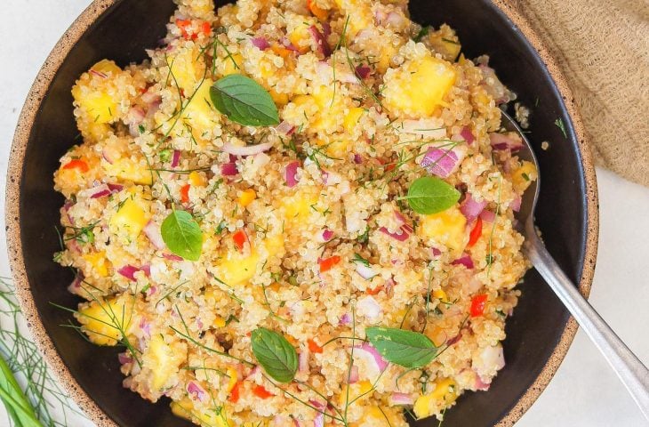 Salada de quinoa com manga