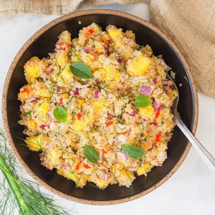 Salada de quinoa com manga