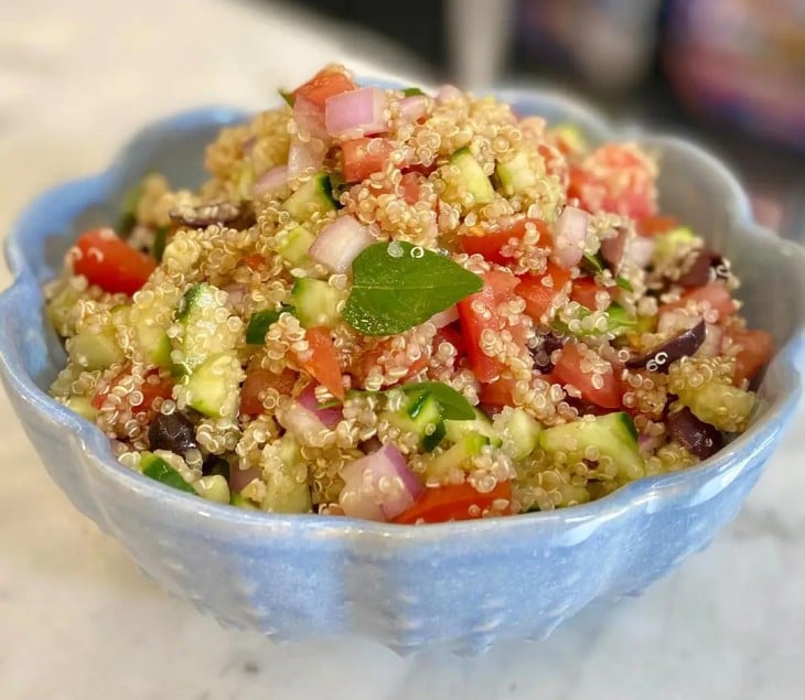 Salada de quinoa simples