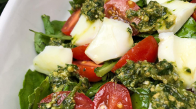 Salada de rúcula caprese