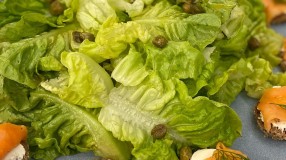 Salada de salmão defumado