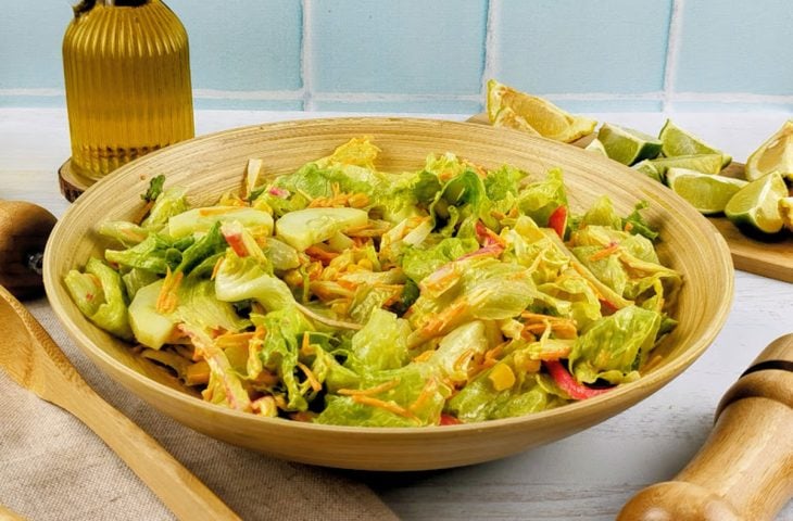 Salada fresca com kani